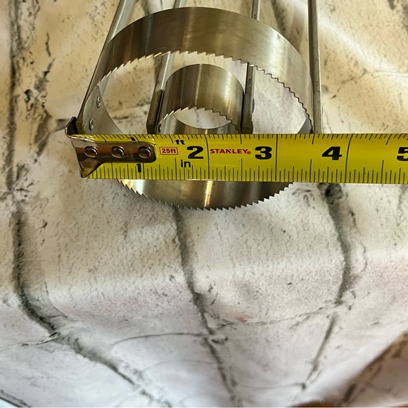 Vntge Pineapple Cutter Aluminum Handle Stainless Steel Base Duel Biscuit Cutter - Picture 7 of 7